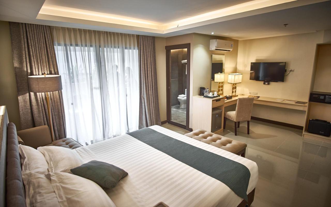 J7 Hotel Iloilo City Exteriér fotografie