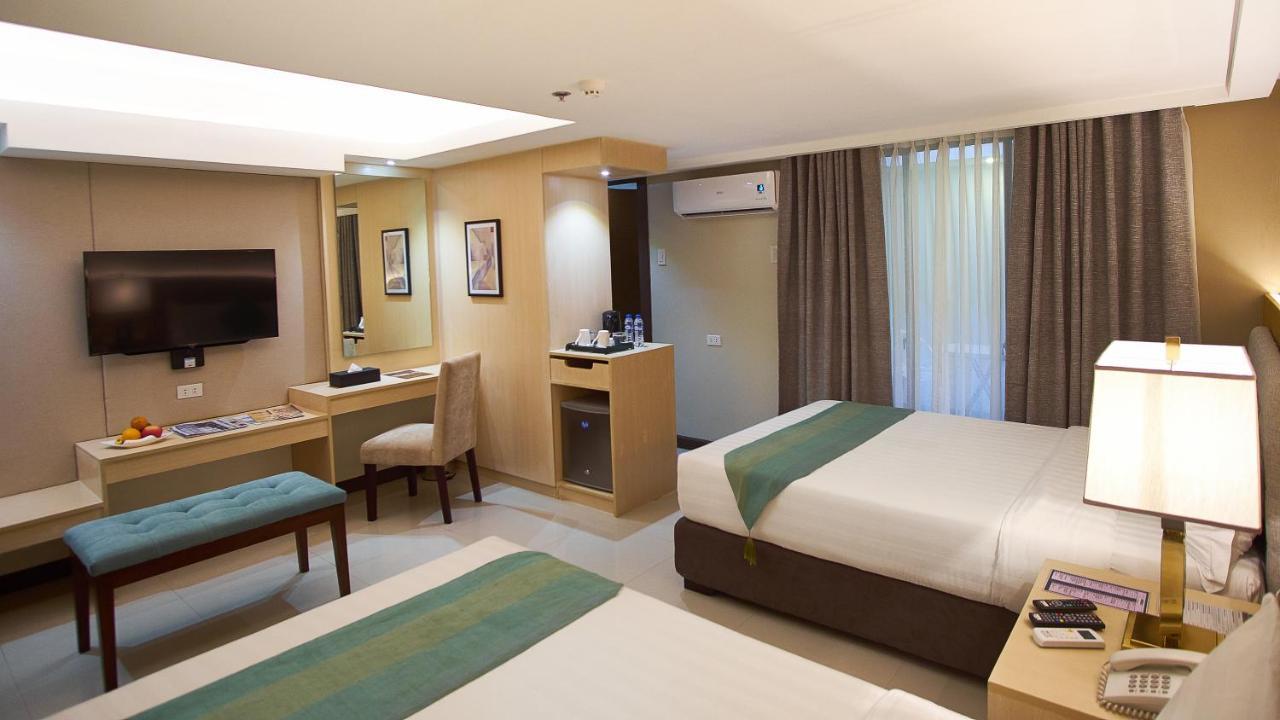 J7 Hotel Iloilo City Exteriér fotografie